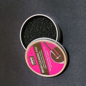Brush cleaning pad